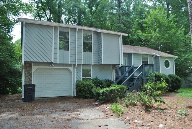 Building Photo - Spacious 1-Acre Lot