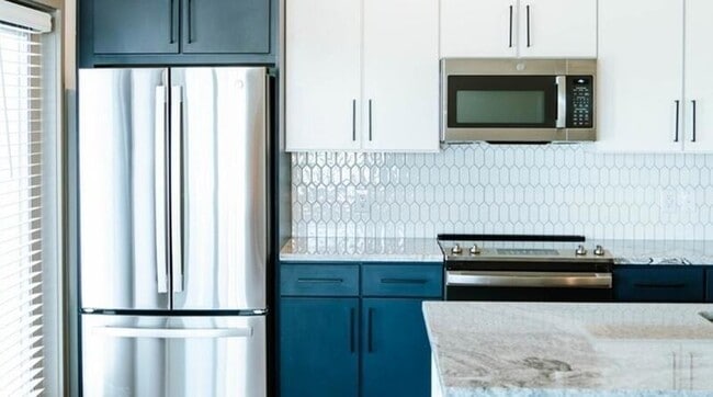 Building Photo - 3812 W Montague Ave