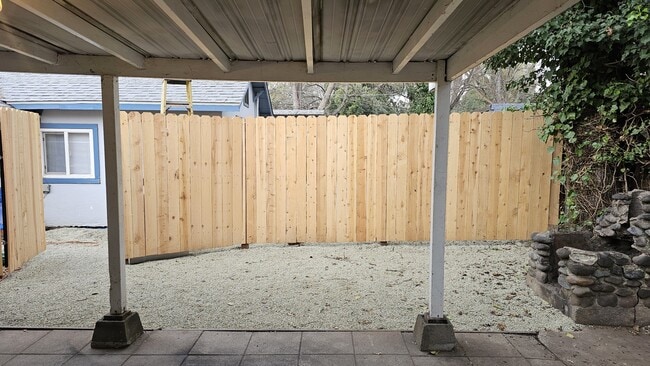 Building Photo - 476 E 7th Ave