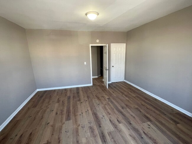 Building Photo - Huge 3 Bedroom with a FINISHED Basement!
