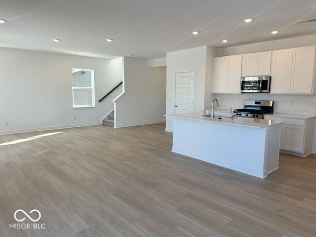 Building Photo - 820 Hardin Pl