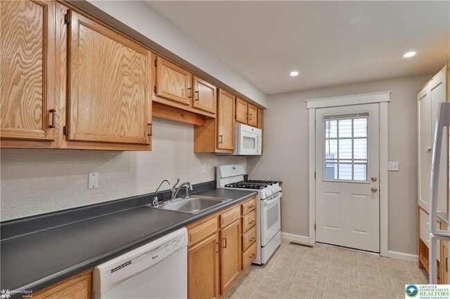 Building Photo - 1035 Spring St