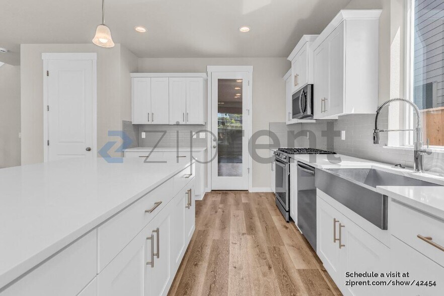Building Photo - 8166 SE Orion Ln