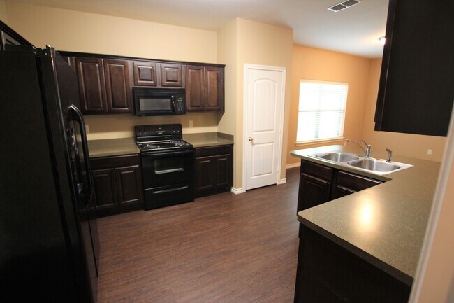 Building Photo - 19401 King Ranch Dr