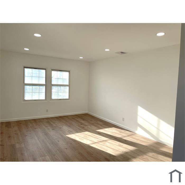 Building Photo - 10402 S Van Ness Ave