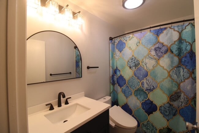 Building Photo - Beautiful 3 Bedroom 2.5 Bath house in Gate...