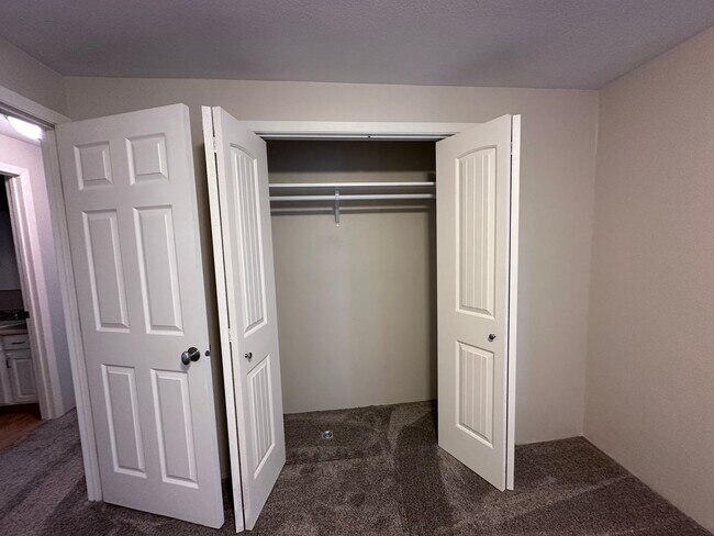 Building Photo - Charming 2 bdrm, 1 bath in Maplewood Neigh...