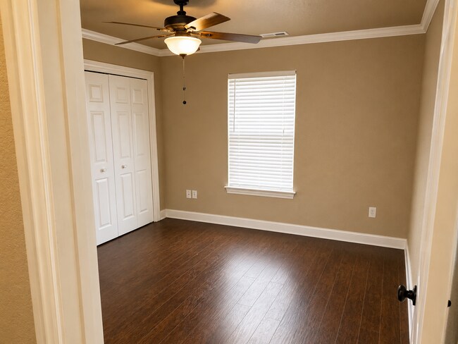 Building Photo - 902 Melmar Dr