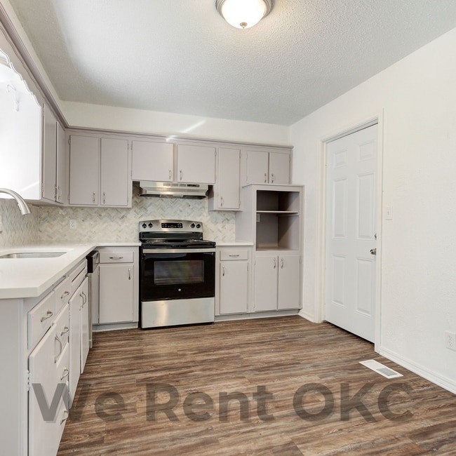 Building Photo - 1332 SW 77th Pl