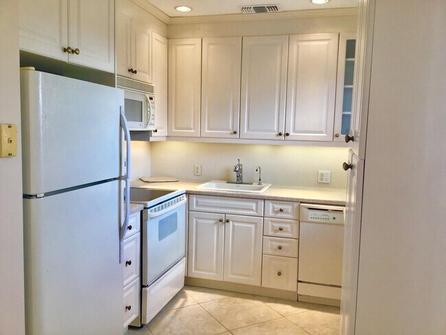 Building Photo - 336 Brighton H