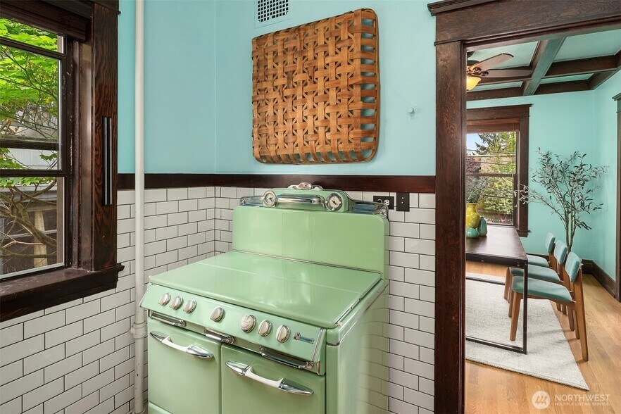 Vintage O'Keefe & Merrit Stove - 416 E Roy St