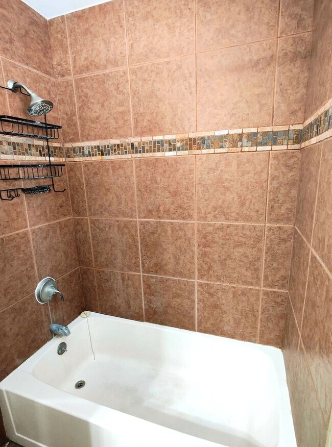 Building Photo - Great 4 Bd 3 Bath Home in Draper