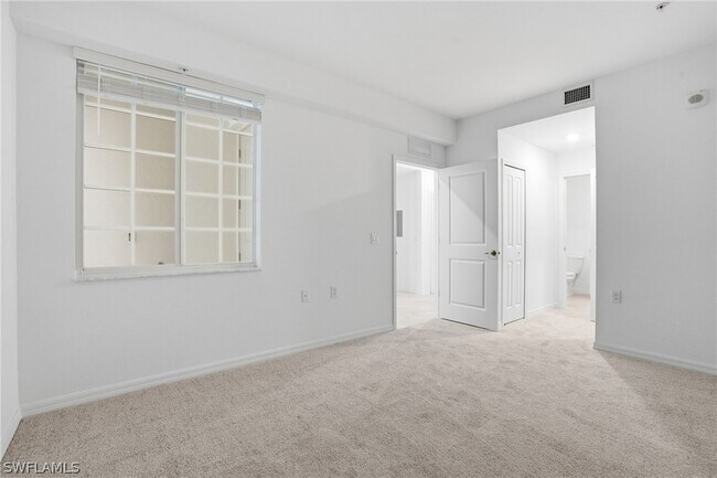 Building Photo - 15345 Grn Acrs Ave