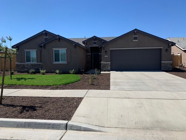 Building Photo - 4 Br 2 Ba available now