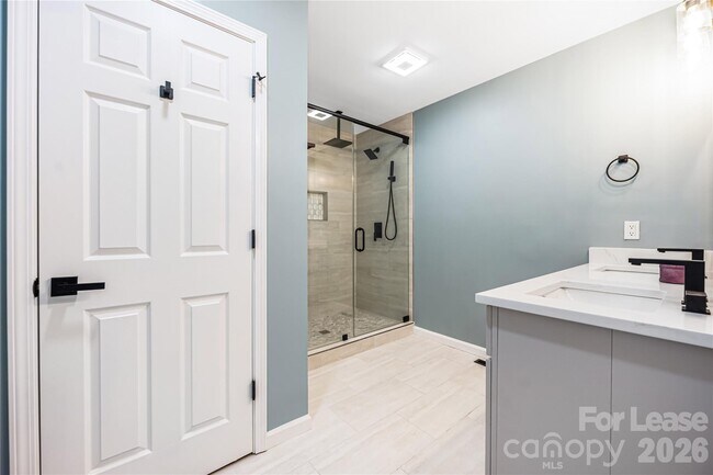 Building Photo - 203 Ewing Dr