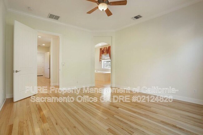 Building Photo - 1143 Bevinger Dr