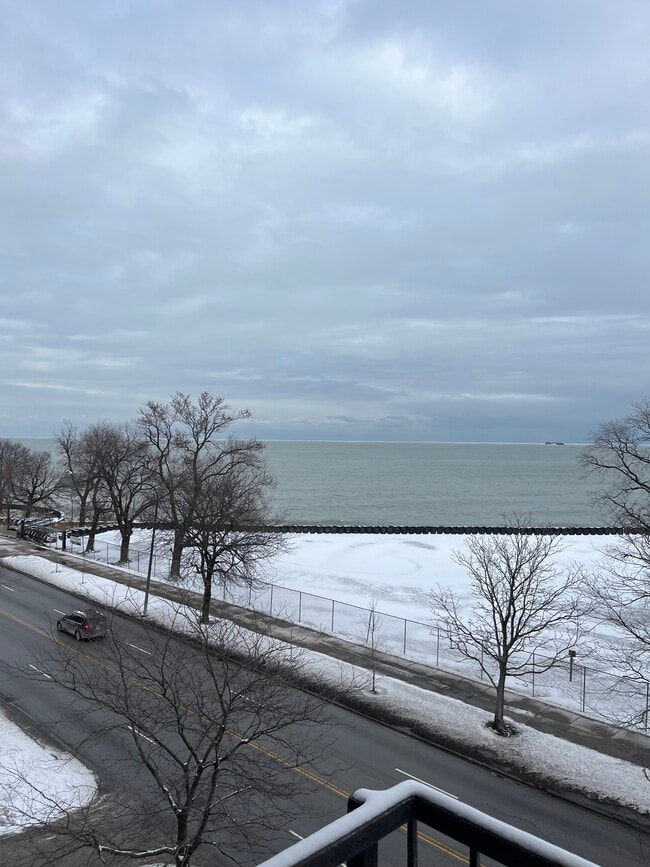 Building Photo - 6730 S South Shore Dr