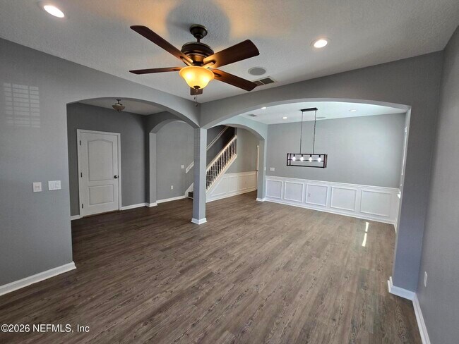 Building Photo - 180 Thornloe Dr