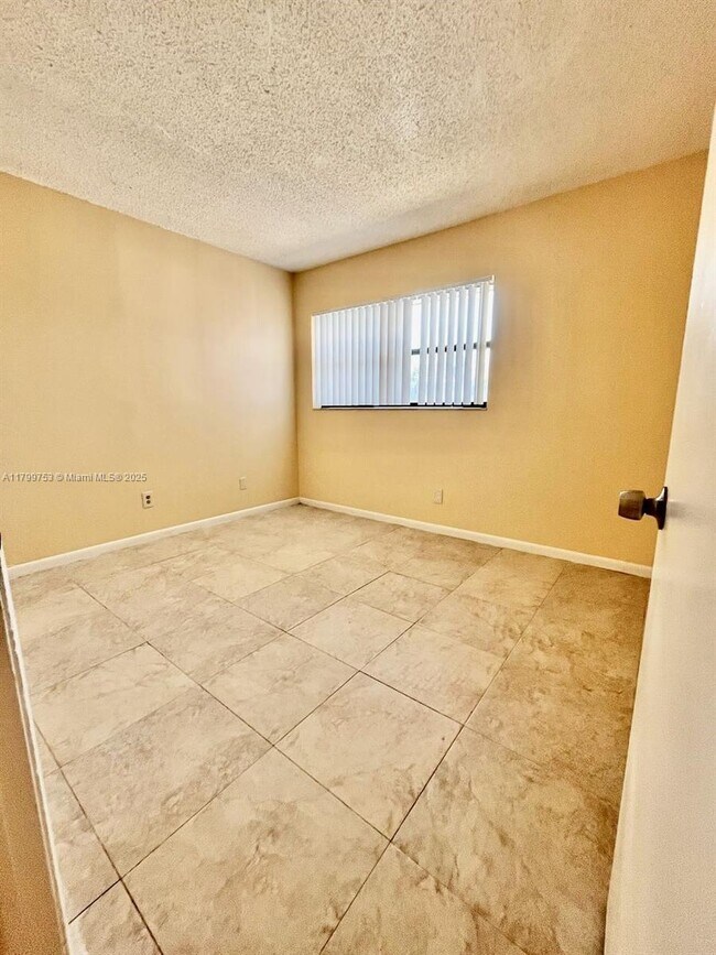 Building Photo - 3470 Foxcroft Rd