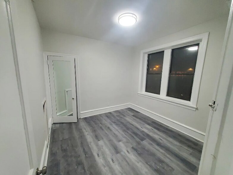 Primary Photo - 5001 Oxford Ave