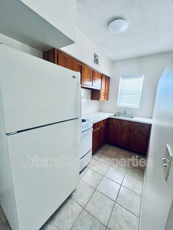 Building Photo - 115 7th Ave N