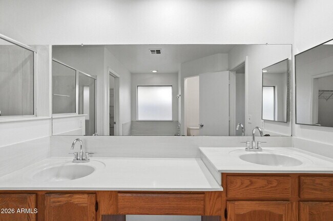 Building Photo - 457 S Meadows Dr