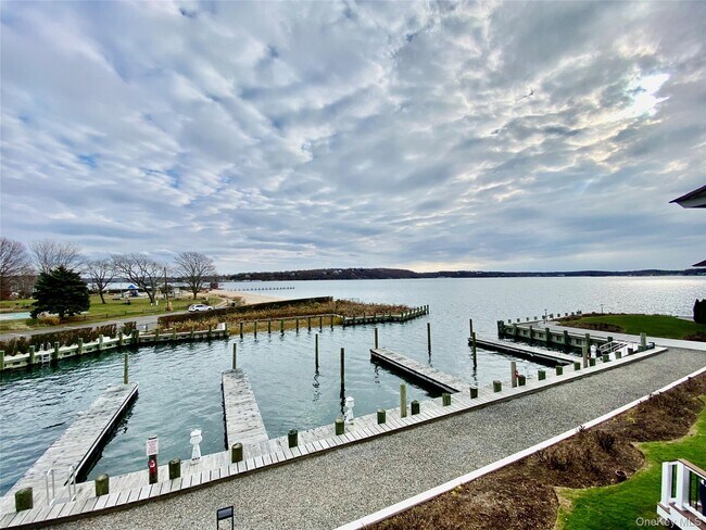 Building Photo - 131 6th St