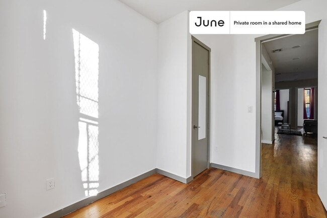 Building Photo - Private bedroom in 4 bed/1.5 bath Home