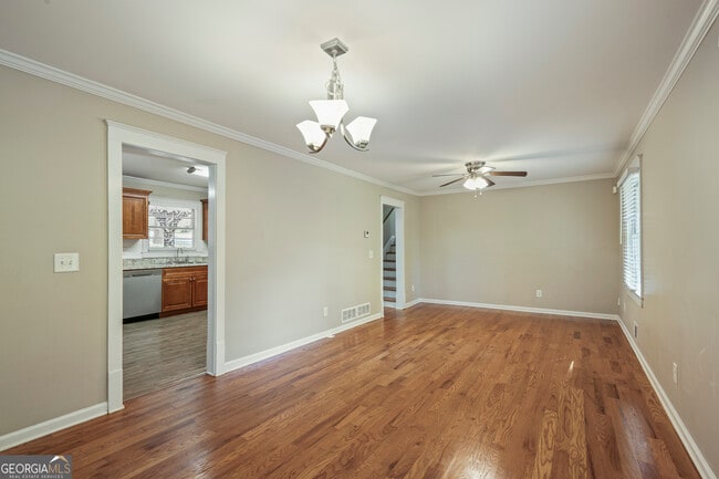 Building Photo - 3823 Kingswood Dr