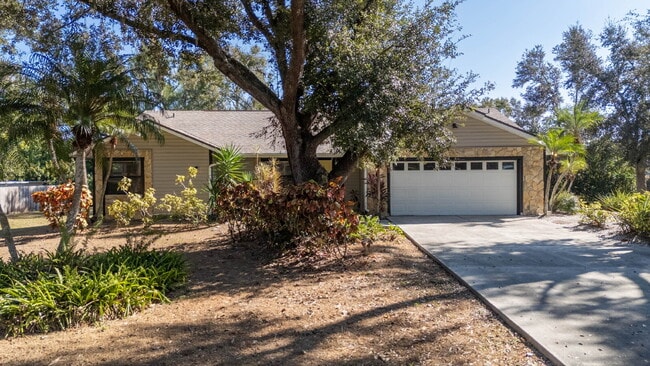 Building Photo - Country-Style Sarasota Living on a Full Acre - Pool Home with Oversized Workshop — Move-In Ready Now