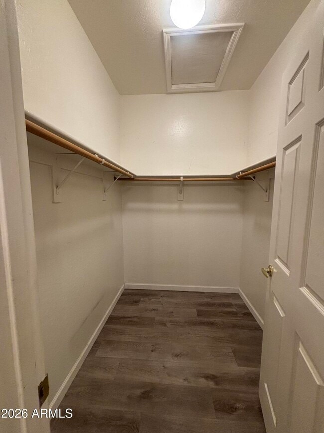 Building Photo - 948 E Savannah Dr