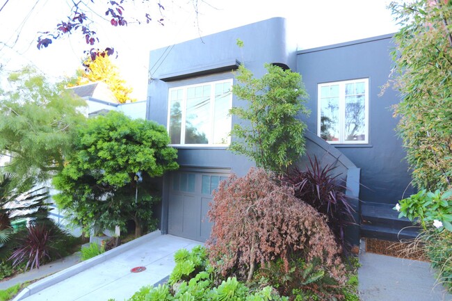 Primary Photo - Glen Park: Immaculate Renovated Home 3 Bed...