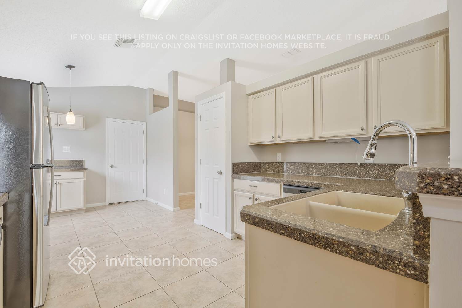 Building Photo - 1800 Northglen Cir