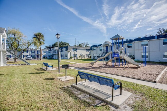 Building Photo - The Beacon at Seminole Lakes