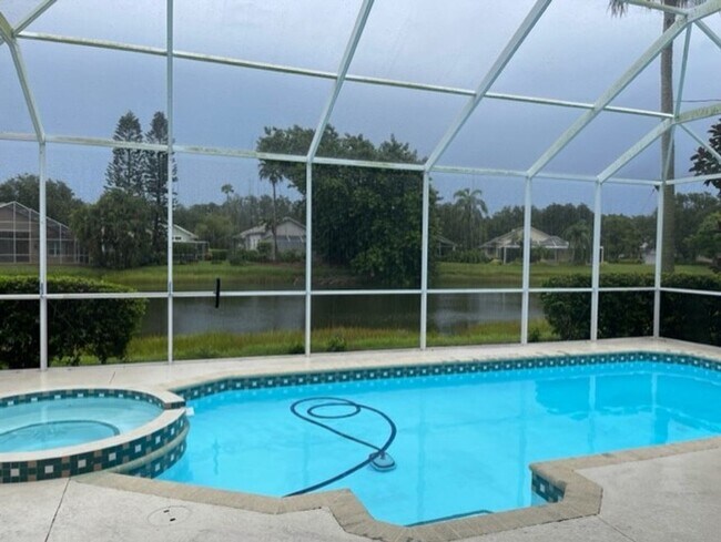 Building Photo - Rent a luxurious golf course lifestyle home in Sarasota, FL