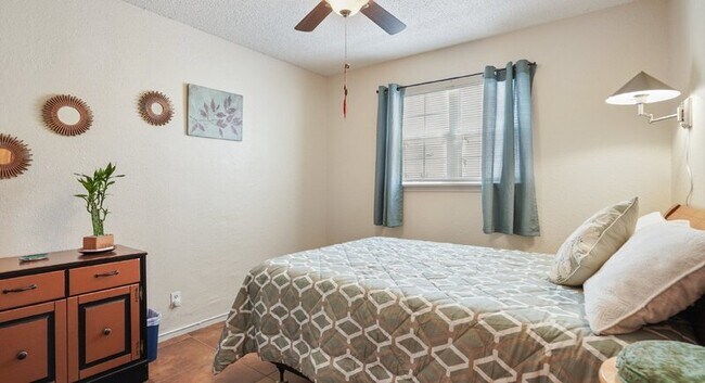 Building Photo - 4611 Cedargrove Dr