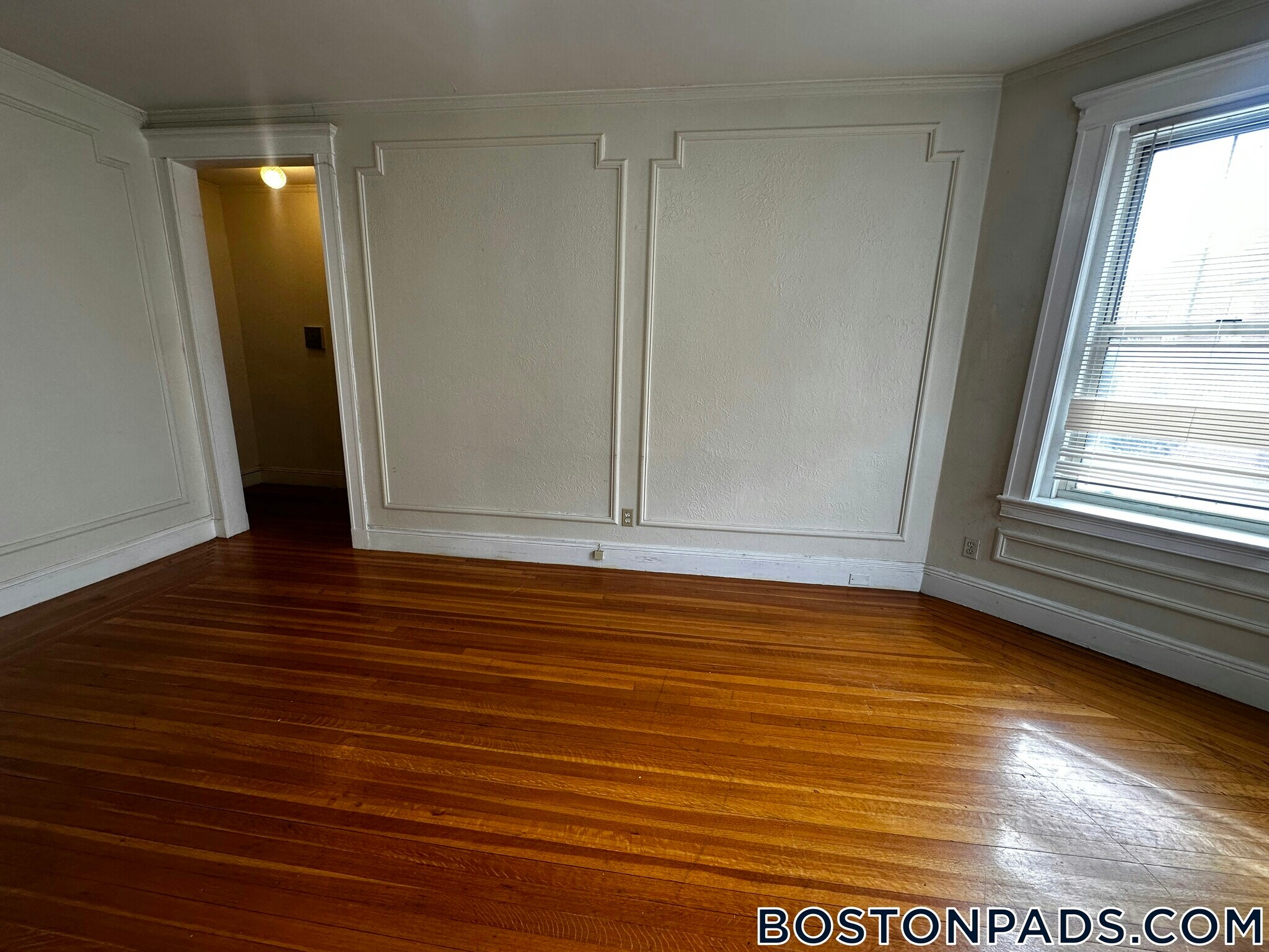 Building Photo - 90 Maple St