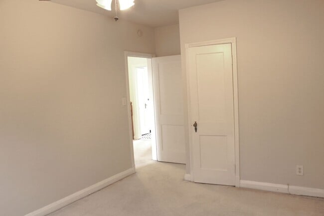 Building Photo - 3515 Parklawn Ave