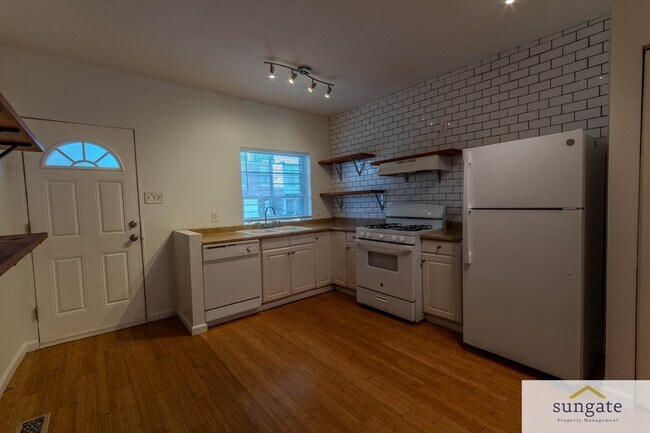 Building Photo - 341 E 27th St
