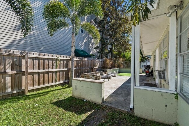 Building Photo - 2302 S Arrawana Ave