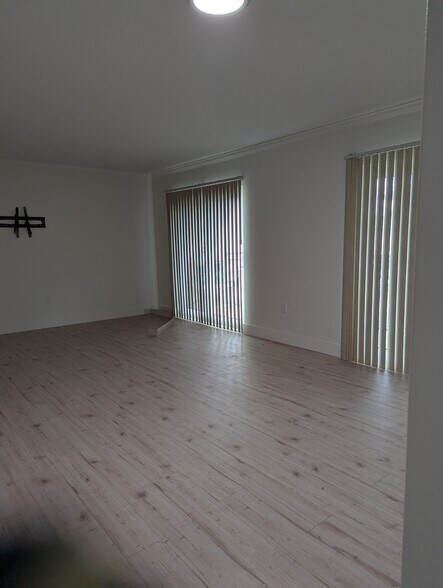Building Photo - 8809 Bay Pointe Dr