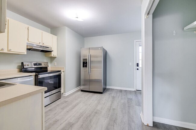 Building Photo - 803 Ash St Ext