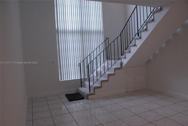 Building Photo - 10907 N Kendall Dr