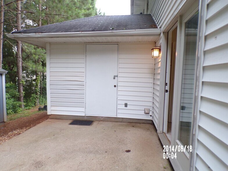 Building Photo - 4740 Chariot Dr