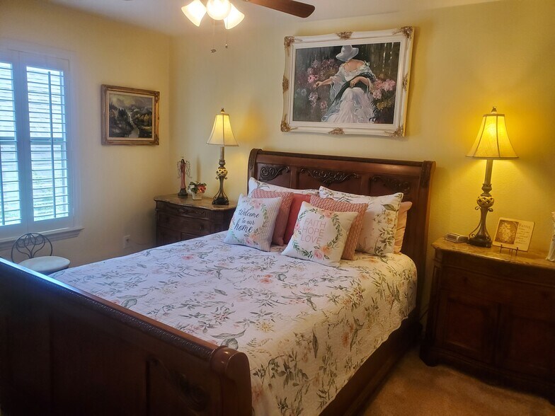 Ensuite Bedroom Furnished - 1409 Hackett Creek Dr