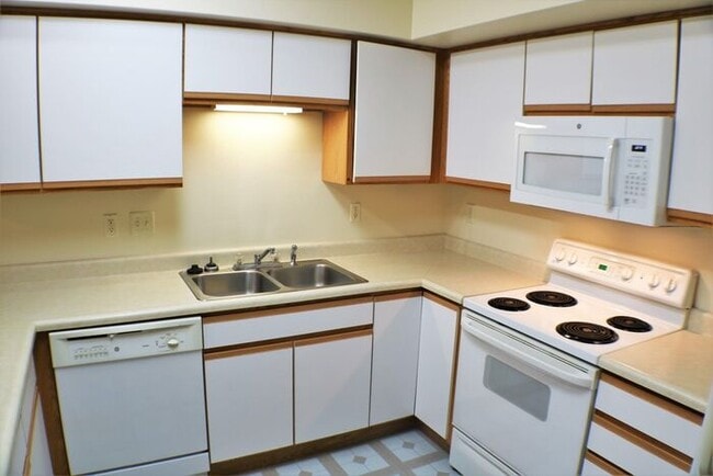 Building Photo - $1,250 | 2 Bedroom, 1 Bathroom Condo | No Pets | Available for an August 1st, 2026 Move In!