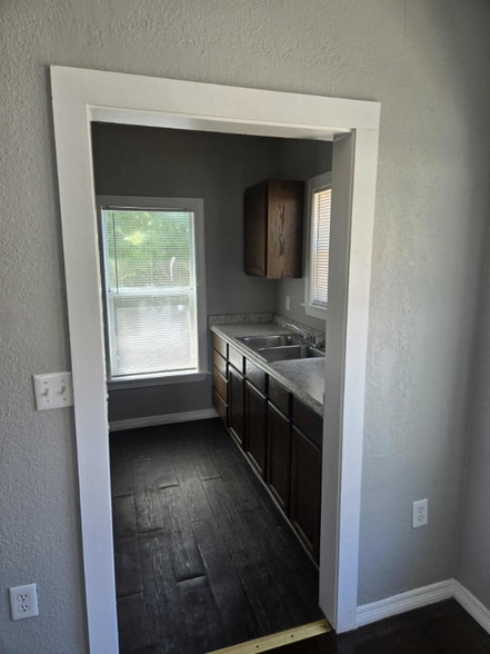 Building Photo - 409 Jackson St