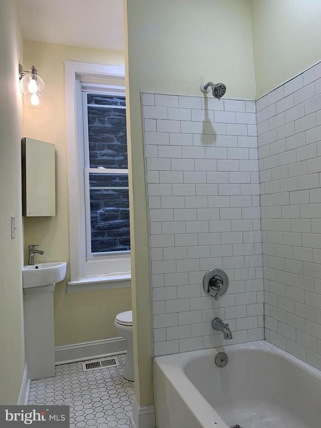 Building Photo - 315 Winona St