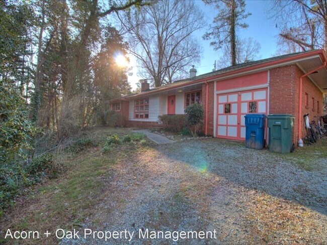 Building Photo - 3 br, 2 bath House - 107 W. Woodridge Dr.