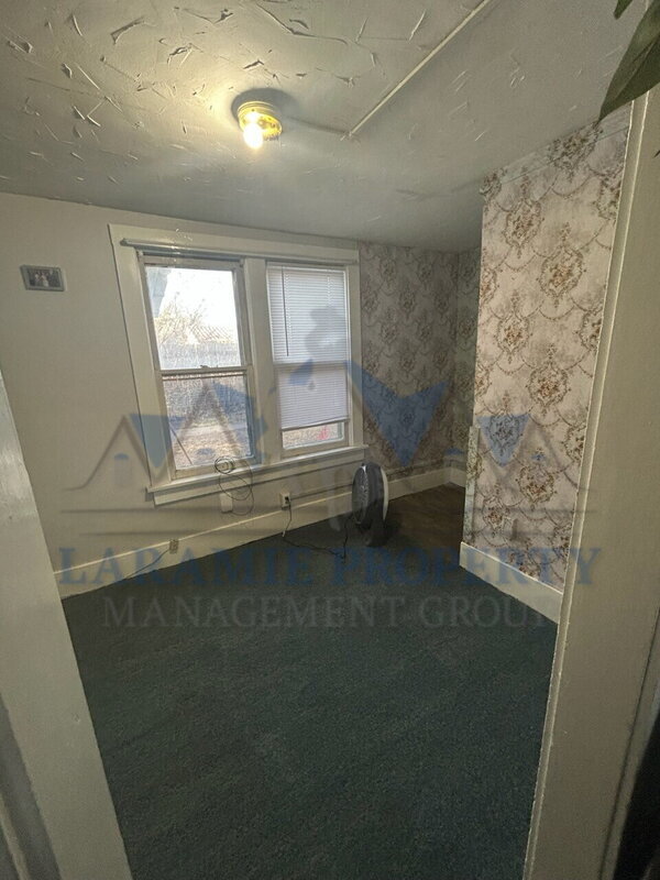 Building Photo - 501 E Sheridan St